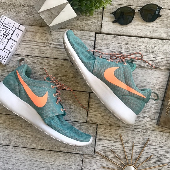 Nike Shoes - Nike orange & blue roshes